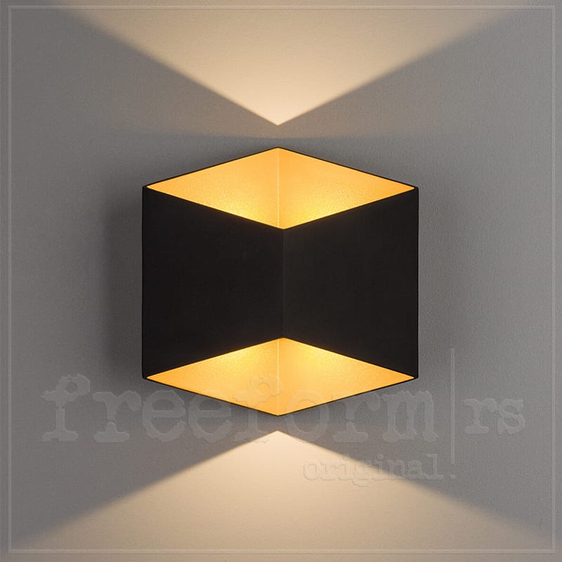 NOWODORSKI-Triangles-Led-8141-2